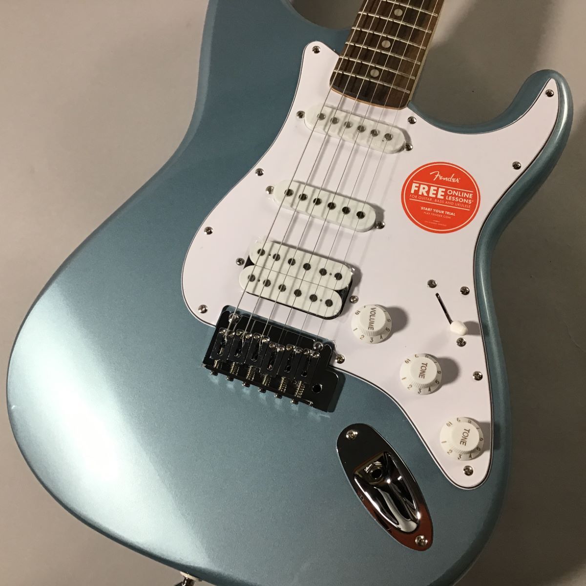 Squier by Fender FSR Affinity Series Stratocaster Ice Blue