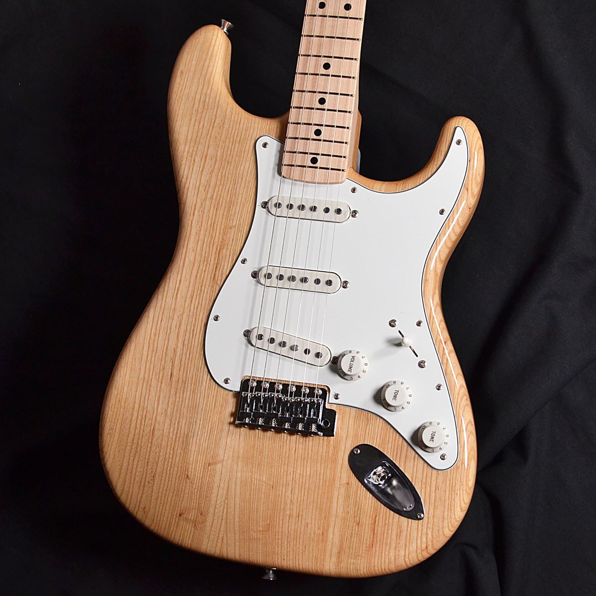 Fender Made in Japan Traditional 70 Stratocaster Maple Fingerboard