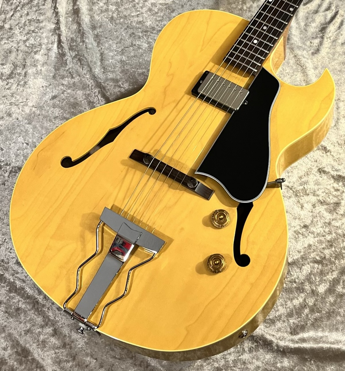 Archtop Tribute 【USED】 AT-101 Natural [2.84kg][日本製]【G-CLUB