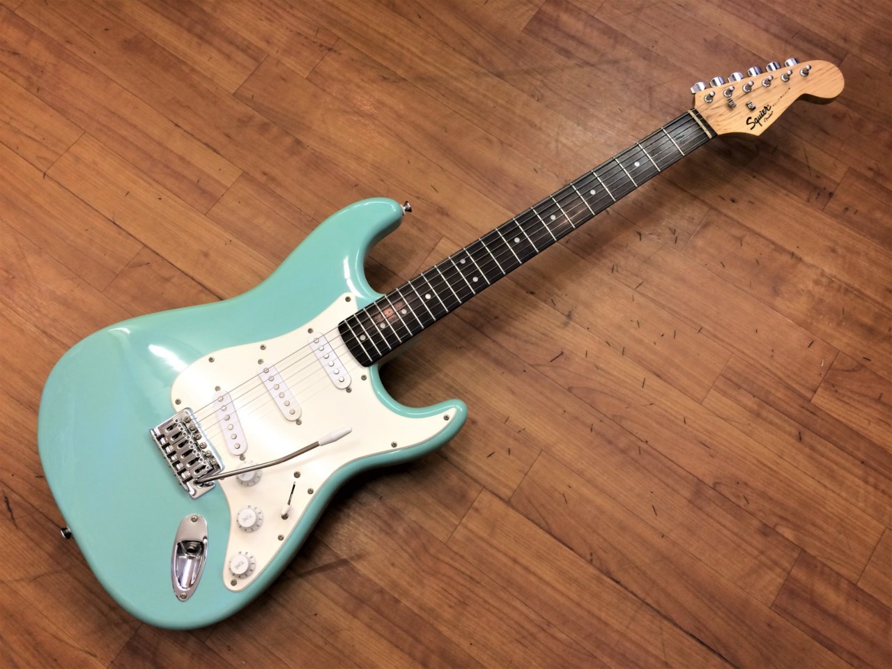 Squier By Fender Bullet Strat W Tremolo Daphne Blue 中古 楽器検索デジマート