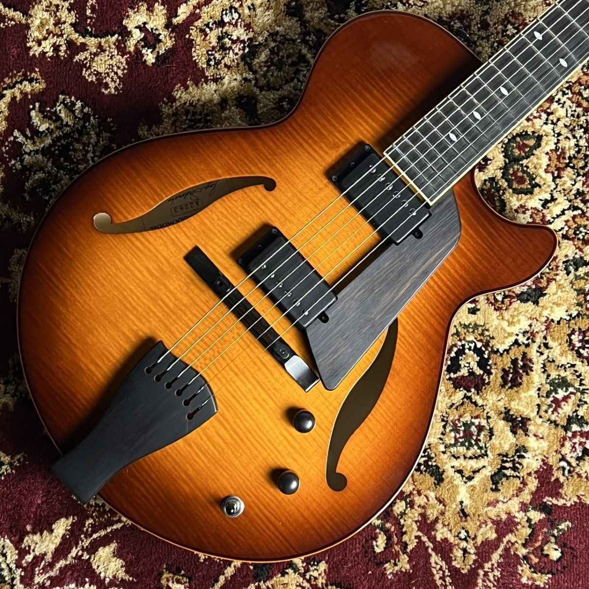 Sadowsky (サドウスキー) Frank Vignola Model / Sienna Burst 【2.40