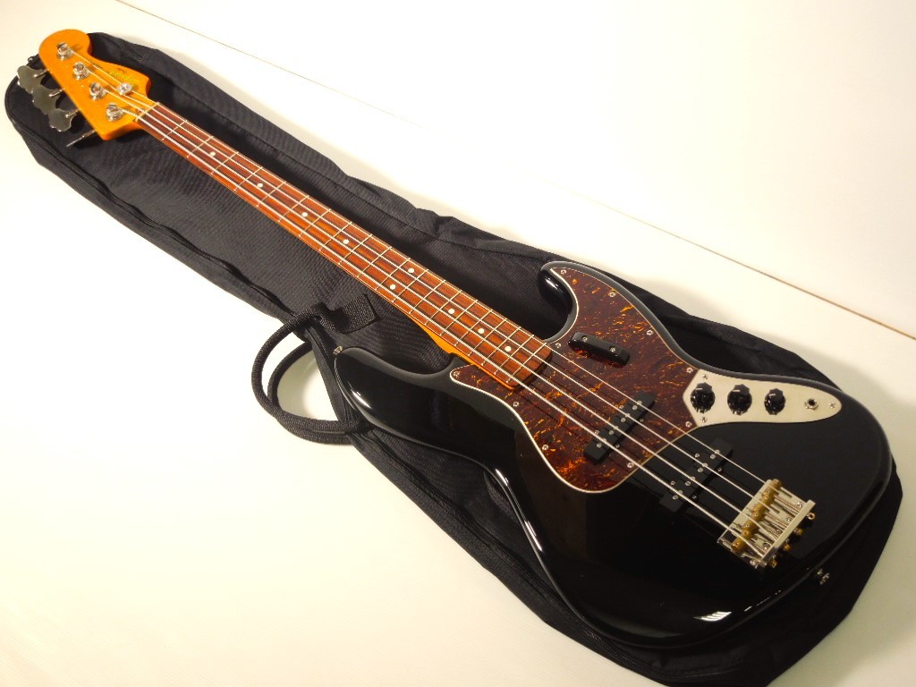 美品】Squier Jazz Bass by Fenderジャズベース 黒 - ベース
