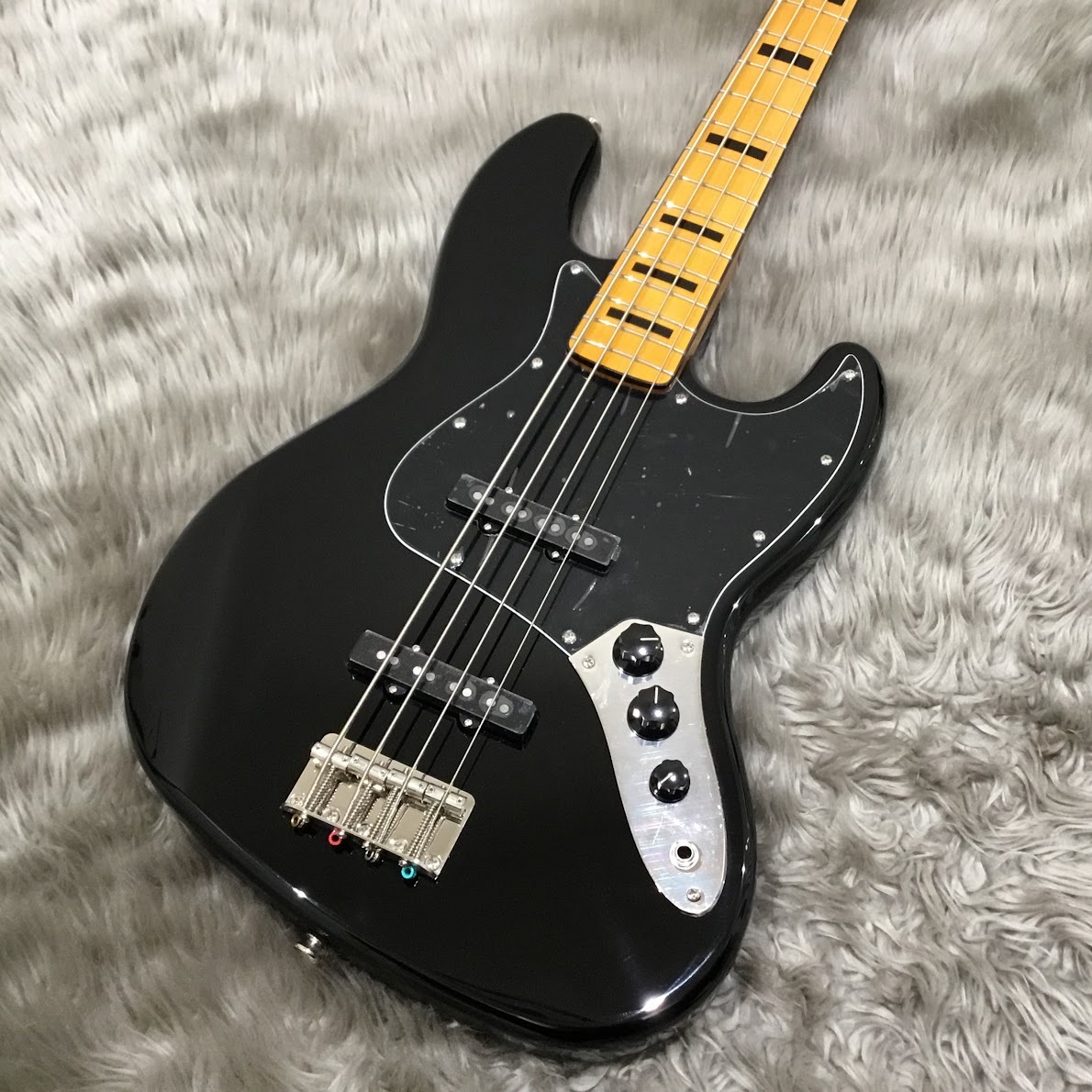 Squier by Fender （スクワイヤ）Classic Vibe '70s Jazz Bass