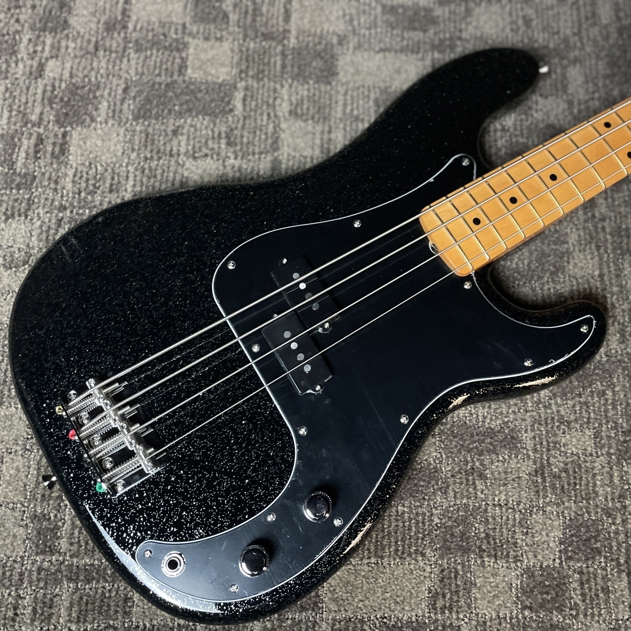 Fender J Precision Fingerboard Gold〈フェンダー〉 Black Maple Bass