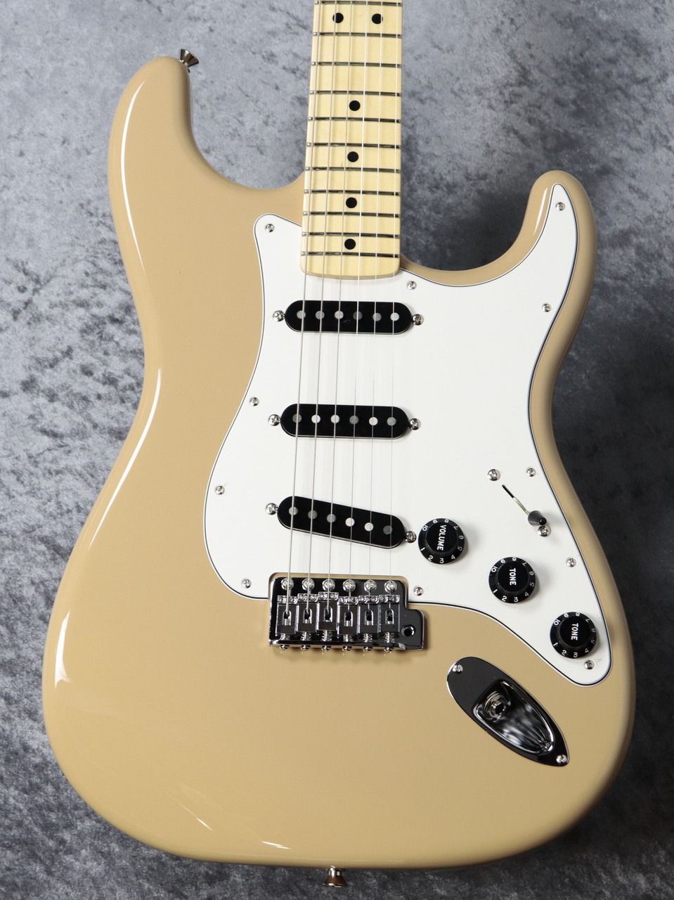 Fender Made in Japan Limited International Color Stratocaster -Sahara Taupe-  #JD22009695【3.31kg】（新品/送料無料）【楽器検索デジマート】