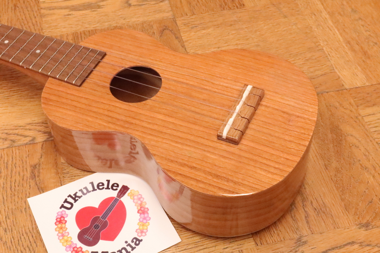 Famous FS-11G Cherry Soprano Ukulele ウクレレ (+3点初心者セット