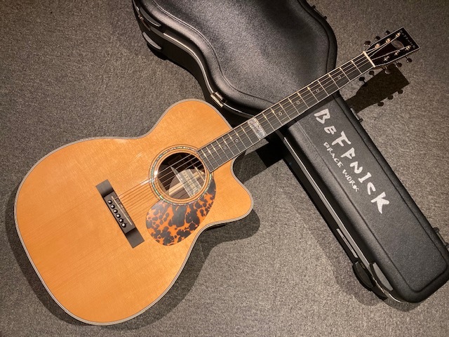 ベフニック（beffnick) のアコギ プロ仕様ピックアップ取付済