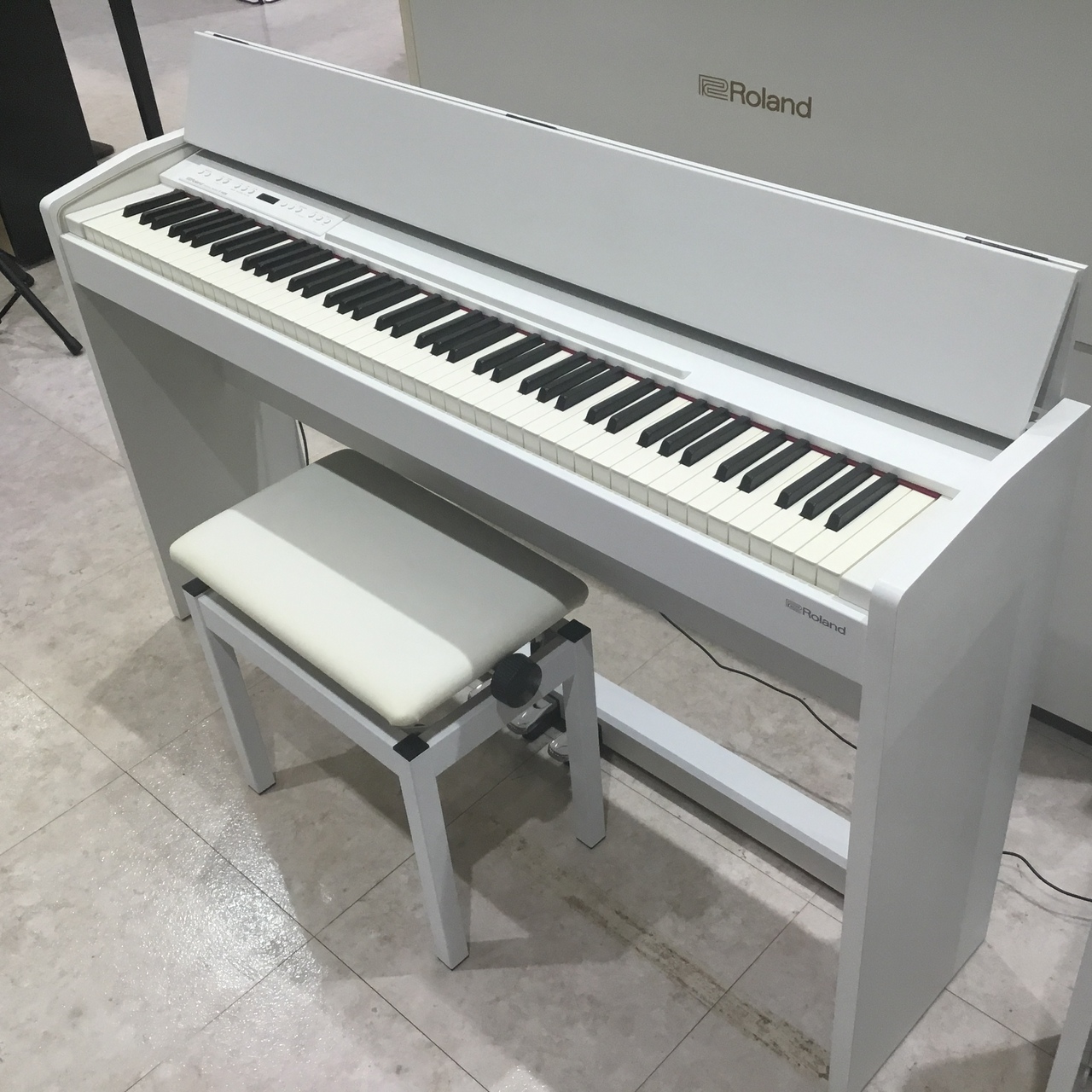 Roland F-140R【2018年製】（中古/送料無料）【楽器検索デジマート】