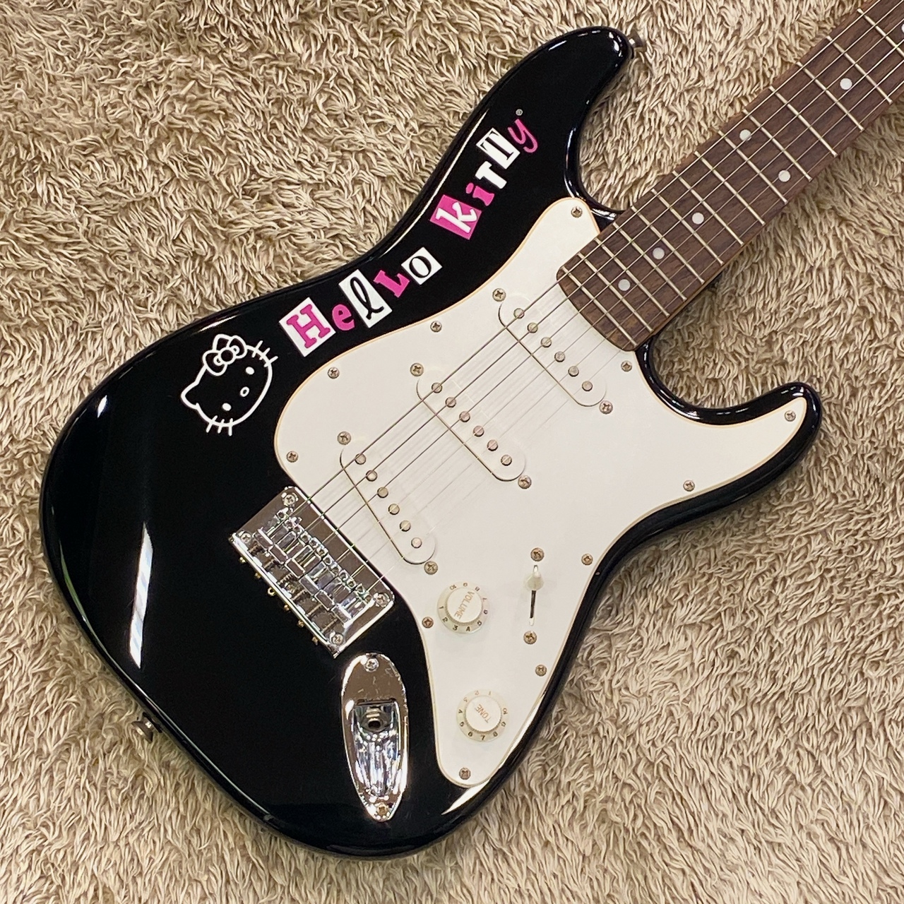 Squier by Fender Hello Kitty Stratocaster 【中古品】（中古/送料