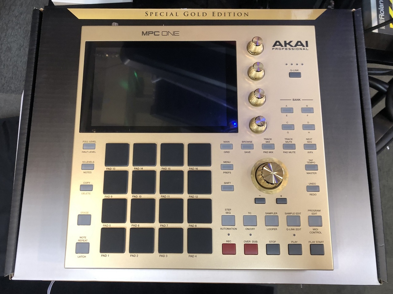 AKAI MPC ONE【中古・美品】【限定GOLD】（中古）【楽器検索デジマート】