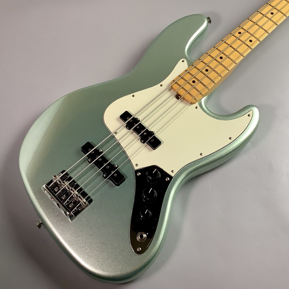 Fender AMERICAN PROFESSIONAL JAZZ BASS | www.innoveering.net