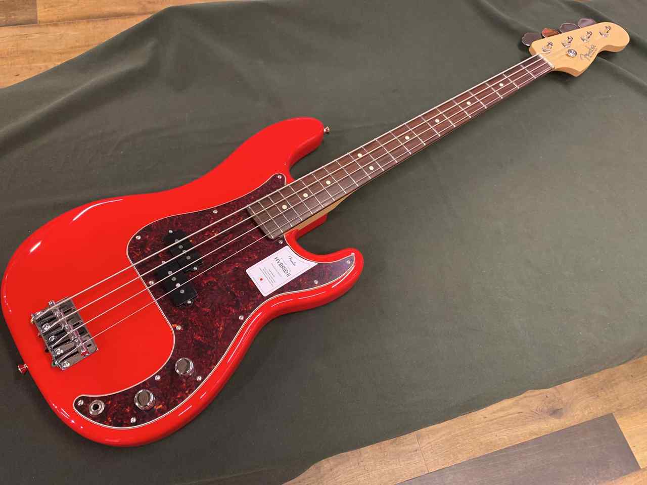 in　Red-　Japan　Bass　Hybrid　II　P　Modena　Fender(フェンダー)　Made