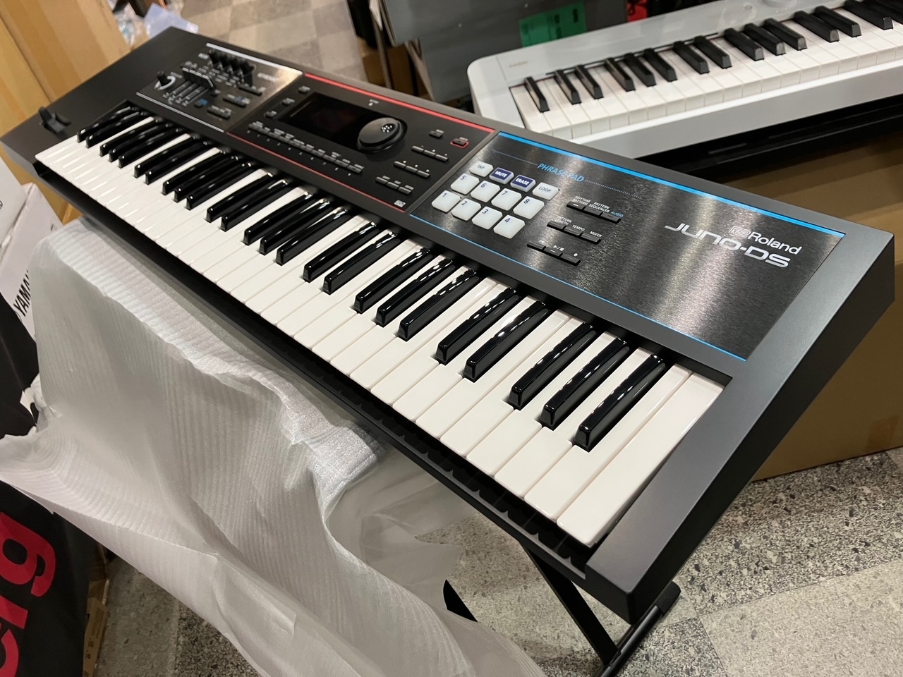 Roland JUNO-DS 61 ◇専用ケース付きのアウトレット超特価!【TIMESALE