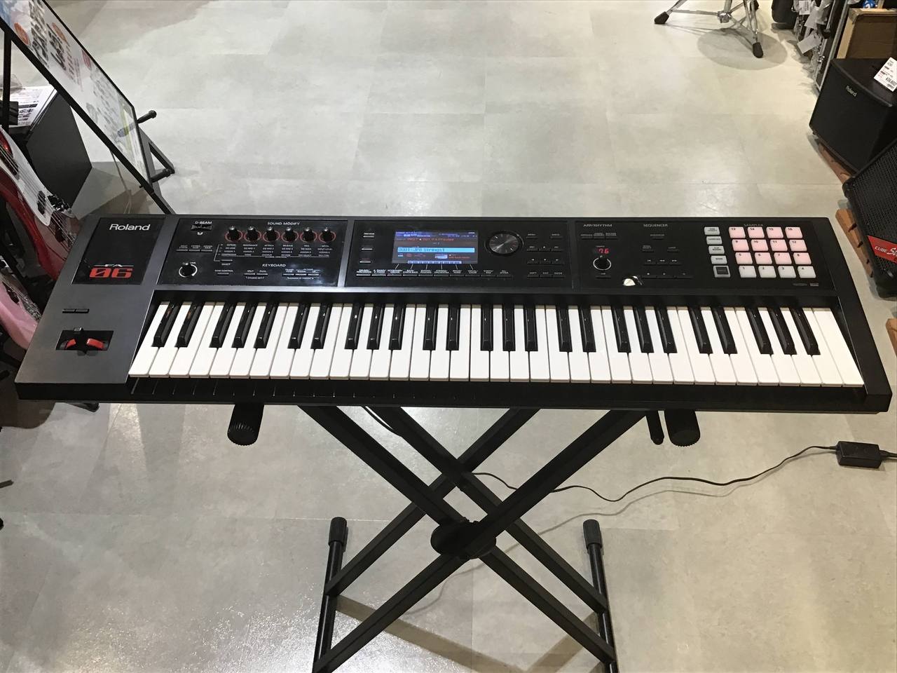 Roland FA-06（中古）【楽器検索デジマート】