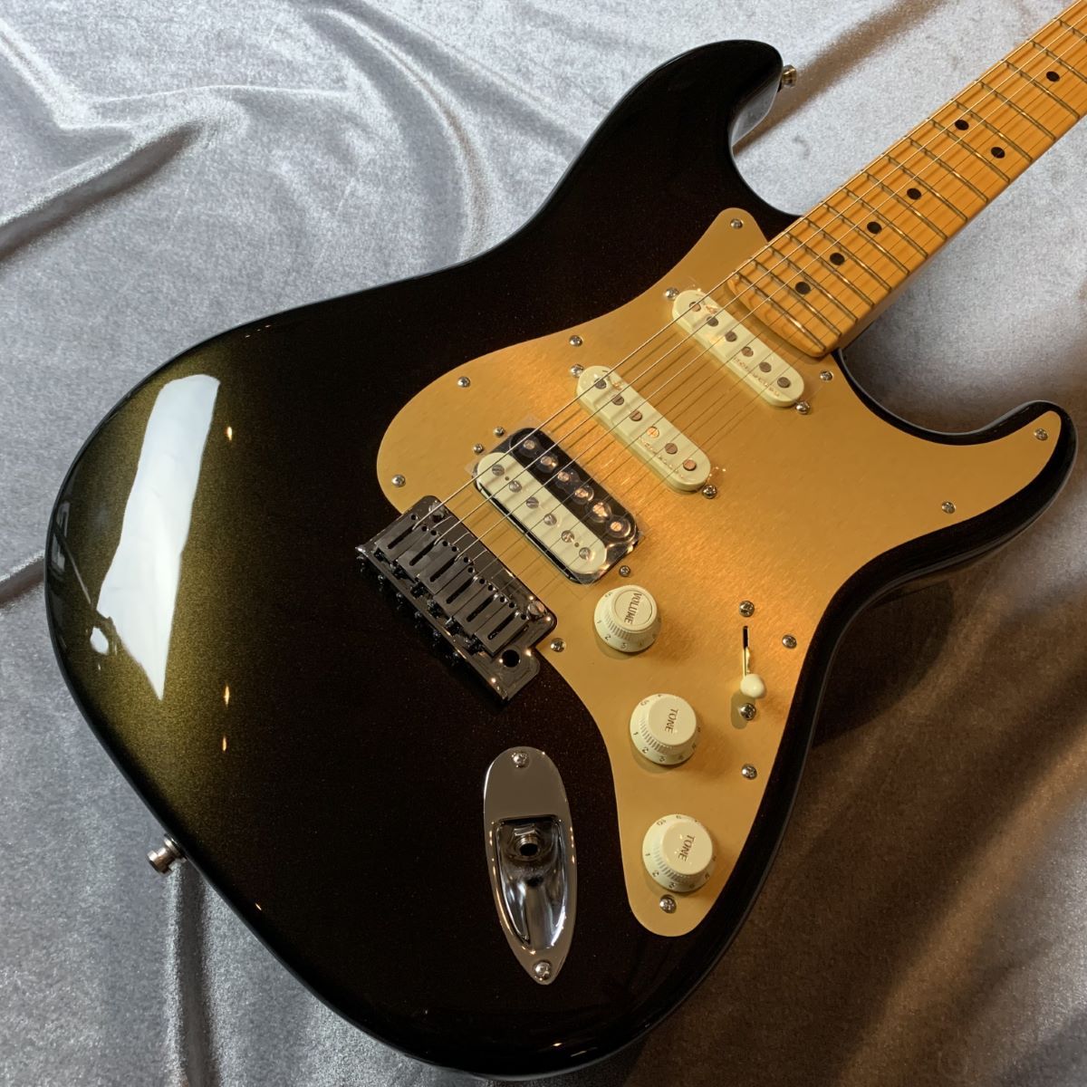 Fender American Ultra Stratocaster HSS Maple Fingerboard Texas Tea