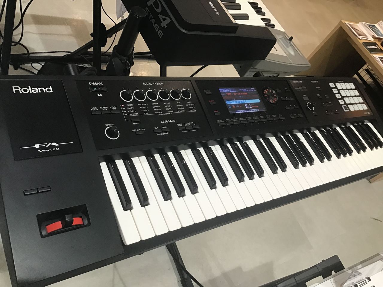 Roland FA-06(BK)(中古)【楽器検索デジマート】