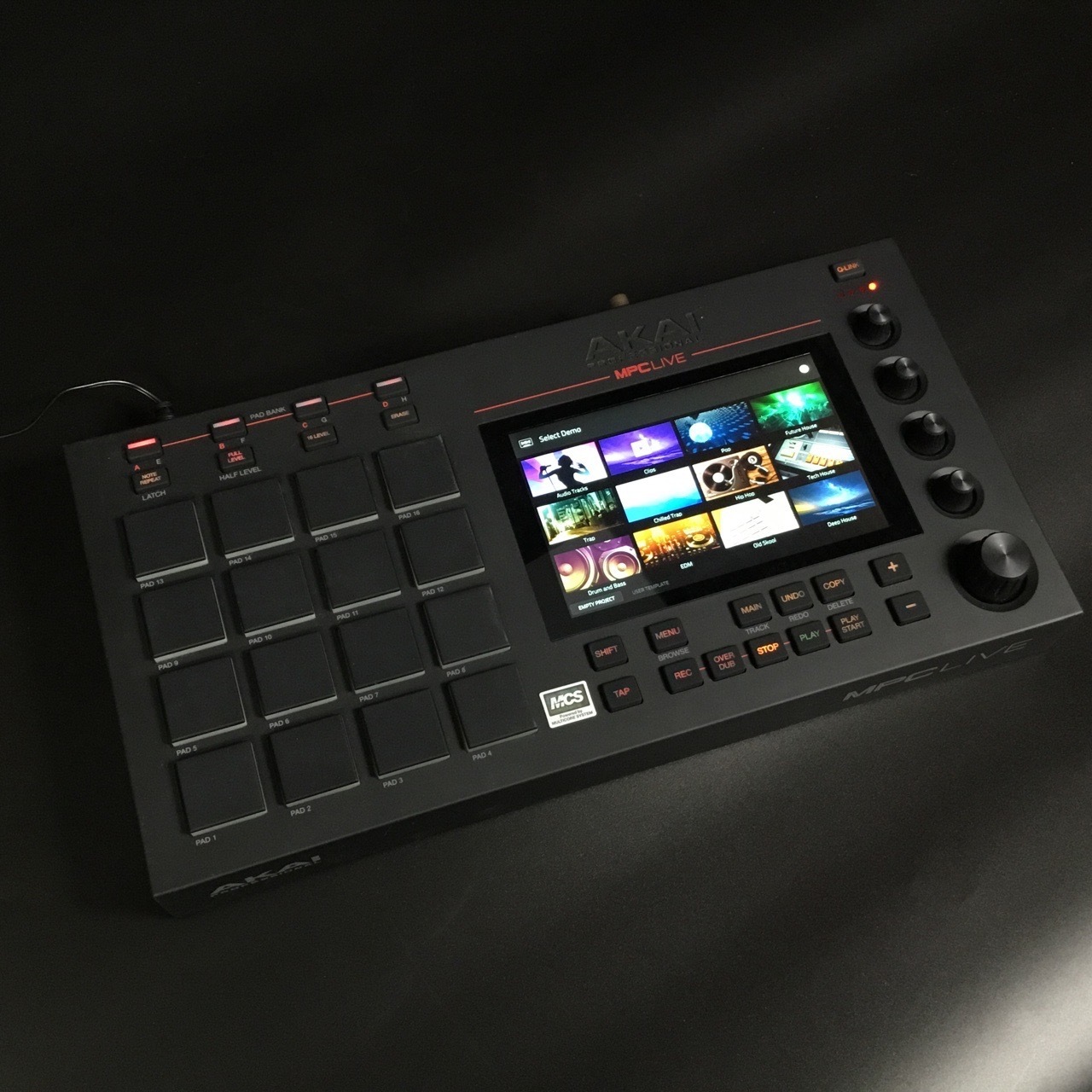 AKAI MPC LIVE【シーケンサー】（中古/送料無料）【楽器検索デジマート】