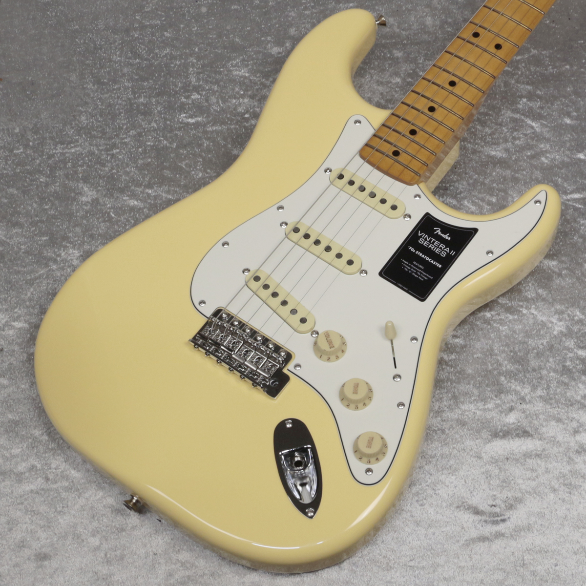Fender　Vintage　Fingerboard　Vintera　White【新宿店】-　Stratocaster　II　70s　Maple