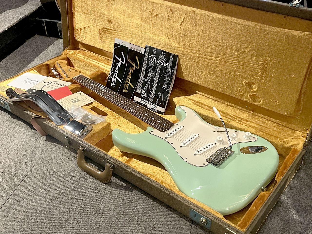Fender American Vintage Thin Lacquer '62 Stratocaster Surf Green