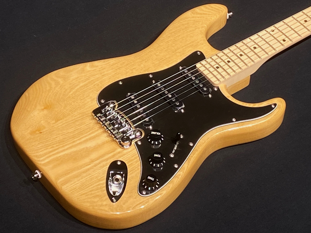 超安い G&L TRIBUTE SERIES LEGACY ストラトキャスター 即戦力 エレキ