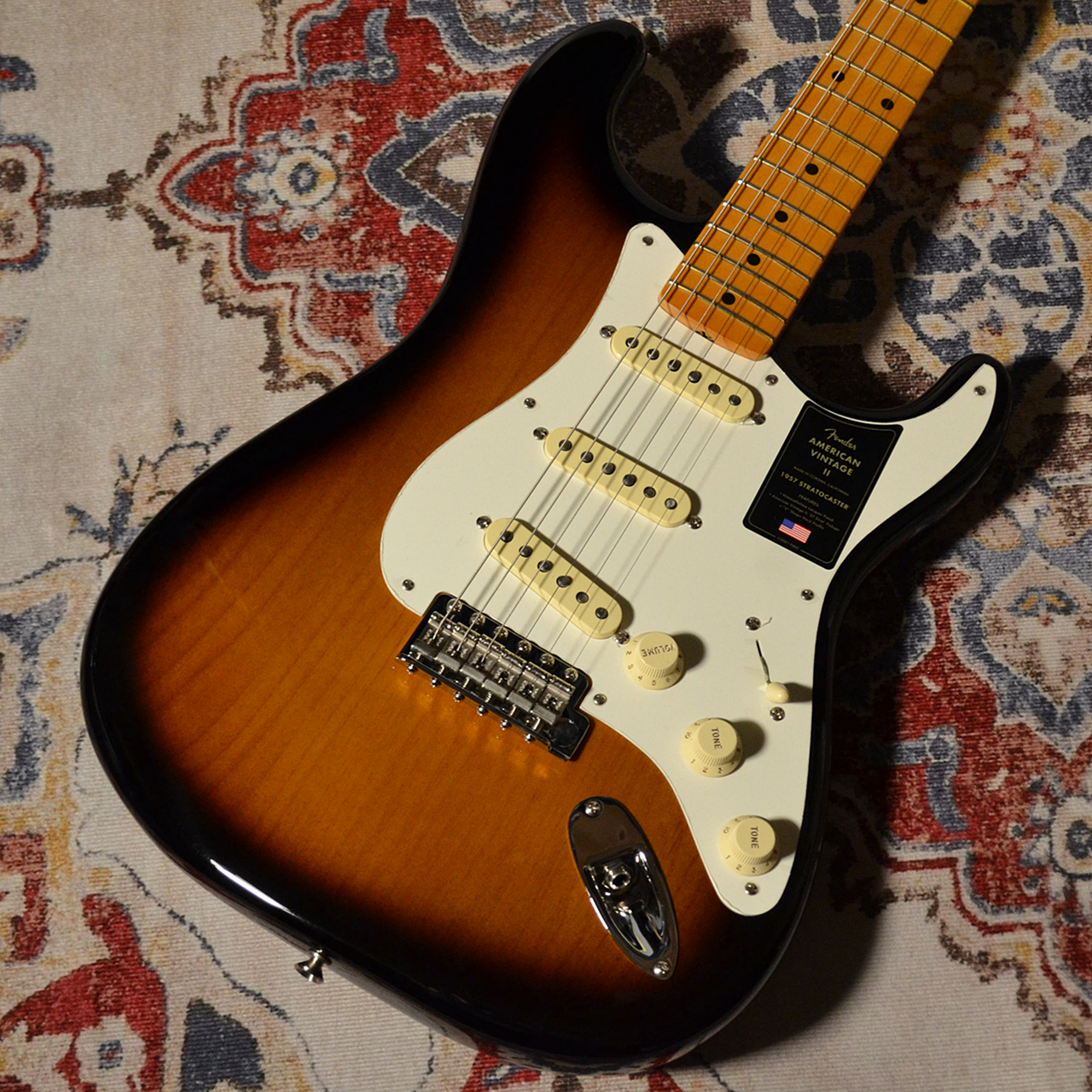 Fender AMERICAN VINTAGE II 1957 STRATOCASTER 2-Color Sunburst