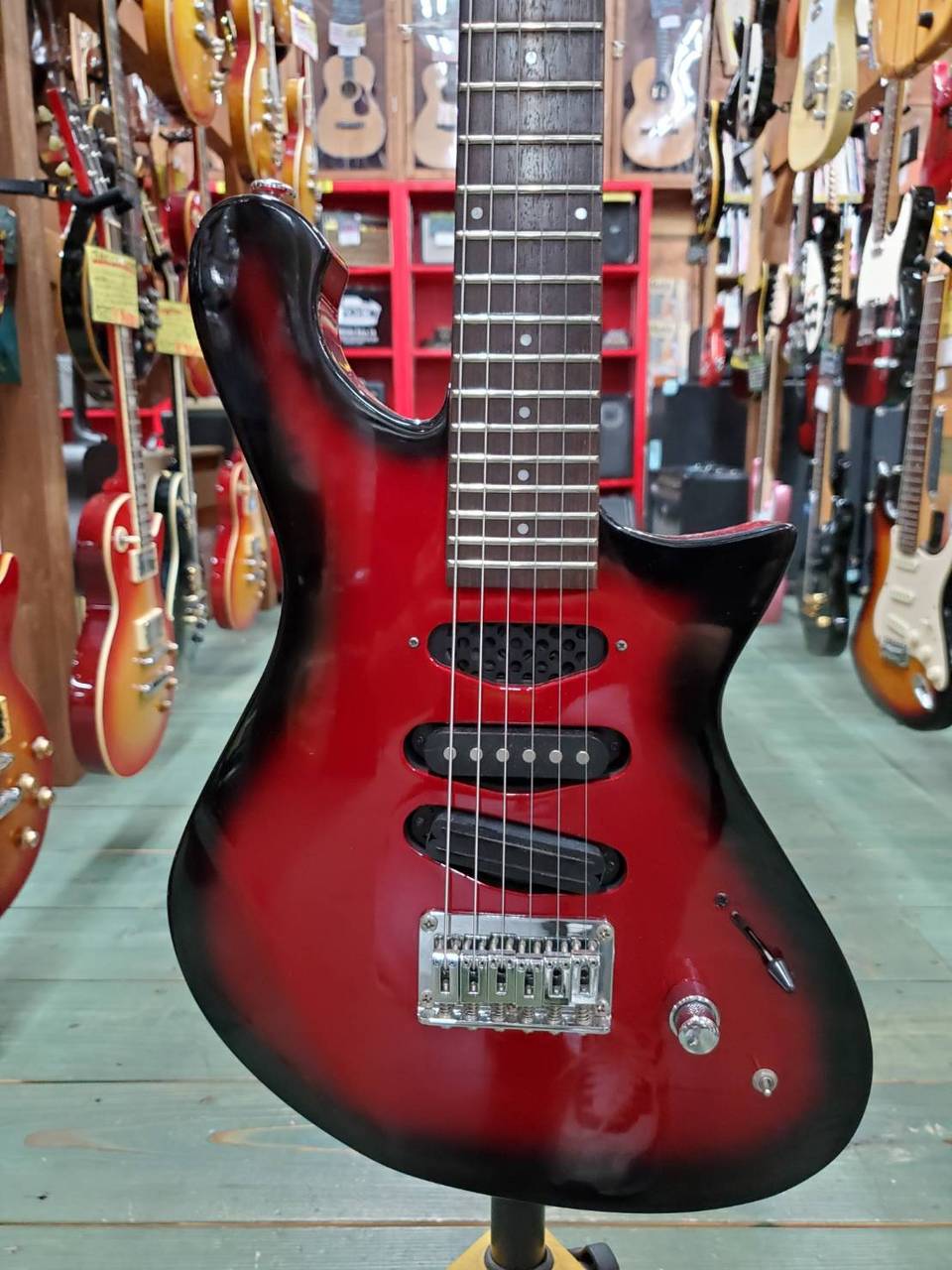 Grass Roots エレキギター PIERROT　潤モデル ケース、新品弦付 レア！！PIERROT潤モデルエレキギター！シグネイチャー！グラス