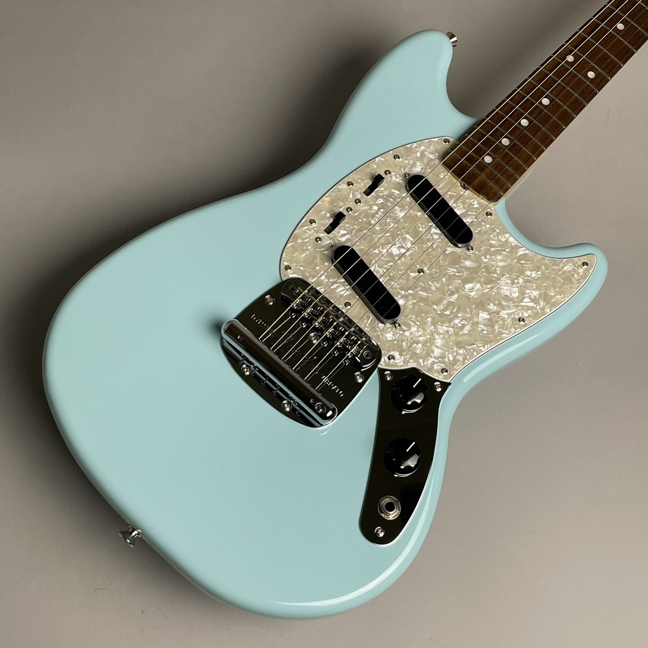 fender mustang daphne blue