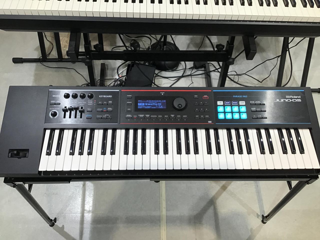 Roland ローランドJUNO-DS61 シンセサイザー　カバー未使用品 Roland ローランドJUNO-DS61 シンセサイザー カバー未使用品