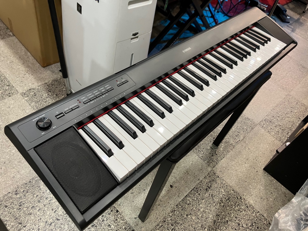 新座買蔵 美品 YAMAHA piaggero NP-12BK 61鍵 電子ピアノ - 楽器/器材