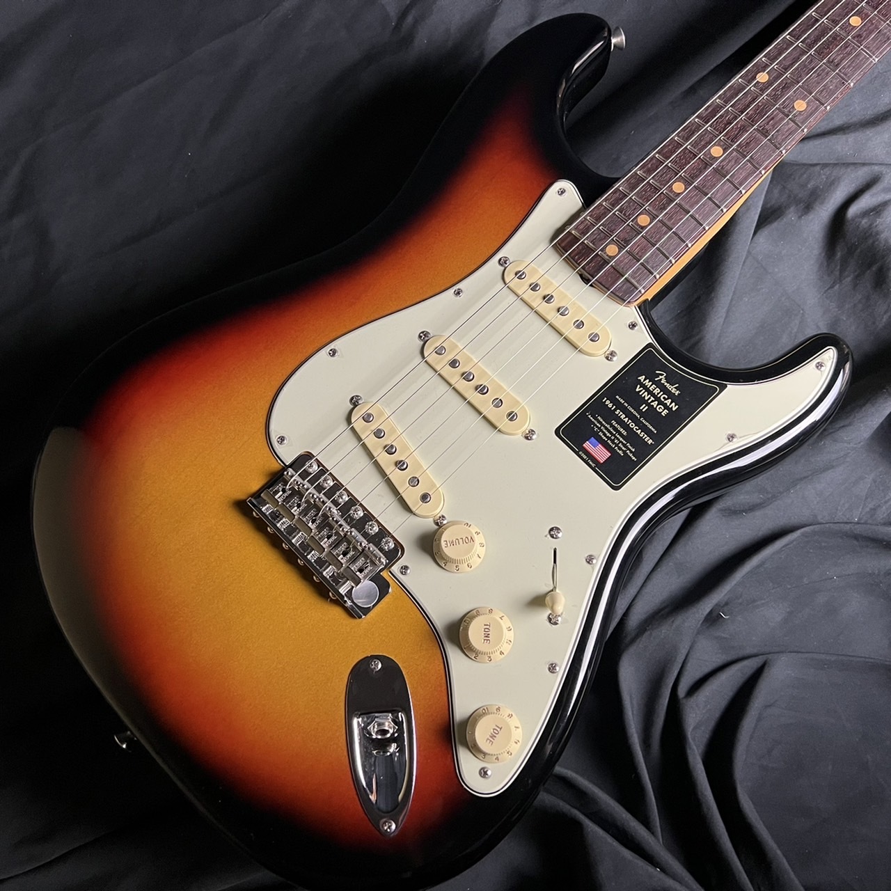 Fender American Vintage II 1961 Stratocaster 3-Color Sunburst