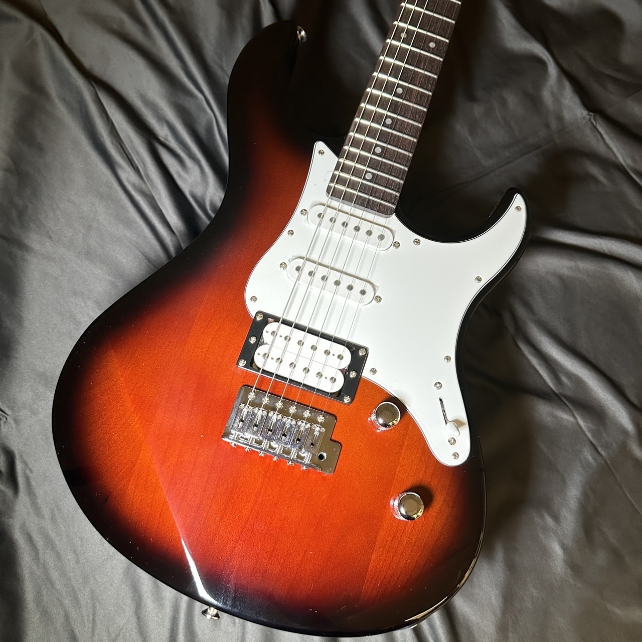 YAMAHA PACIFICA112V 赤 - エレキギター