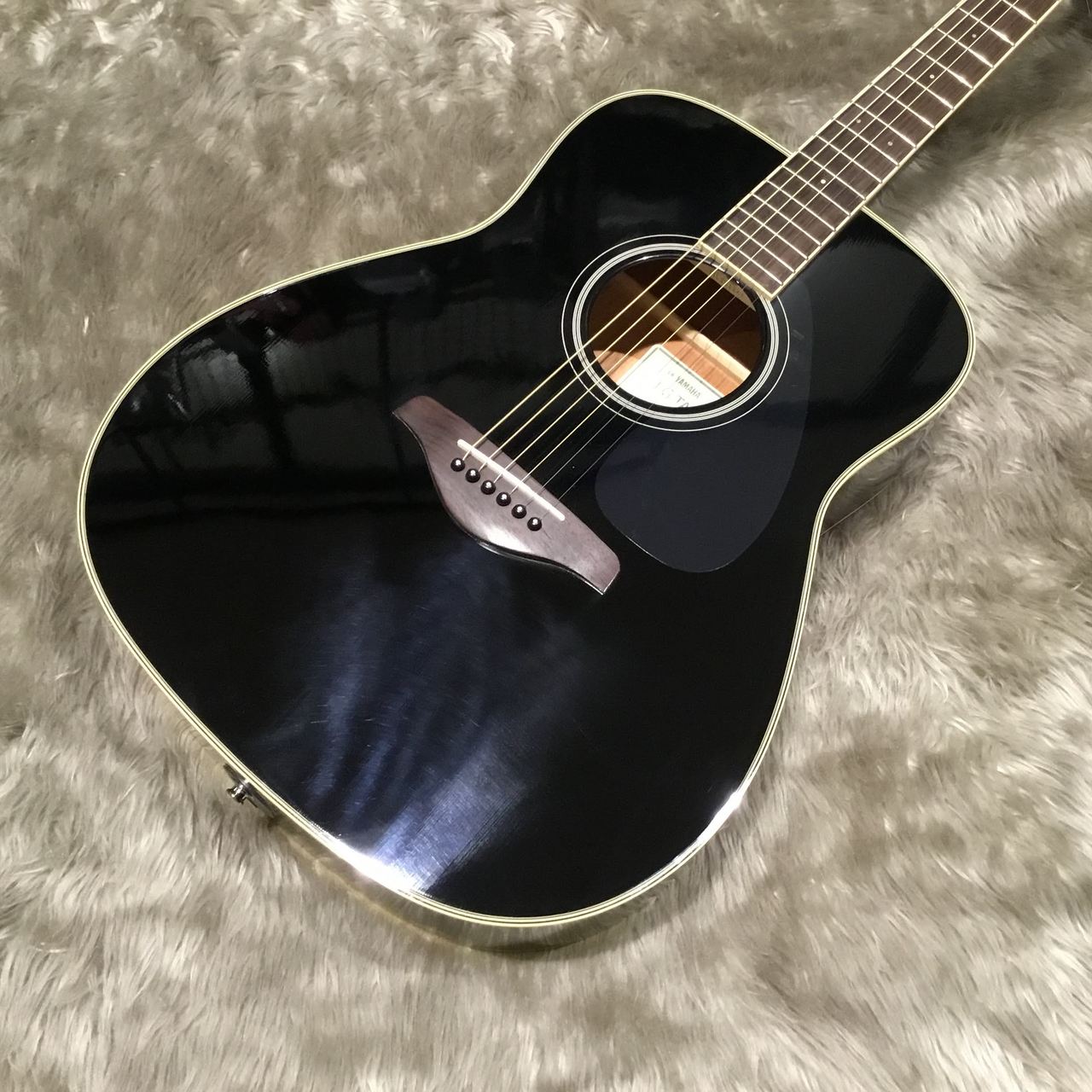 エレアコ黒アコースティックギター