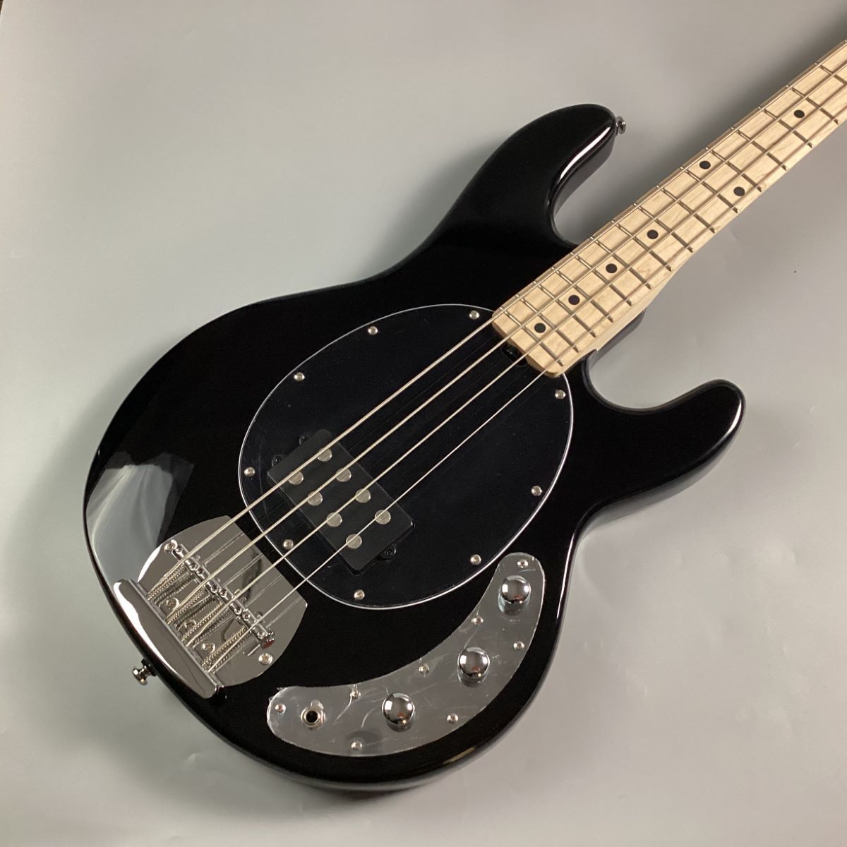 Sterling by MUSIC MAN STINGRAY RAY4 BK エレキベースSUB RAY4 【現物