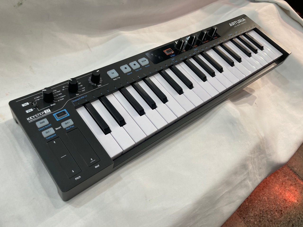 美品】Arturia KEYSTEP 37 BLACK EDITION-