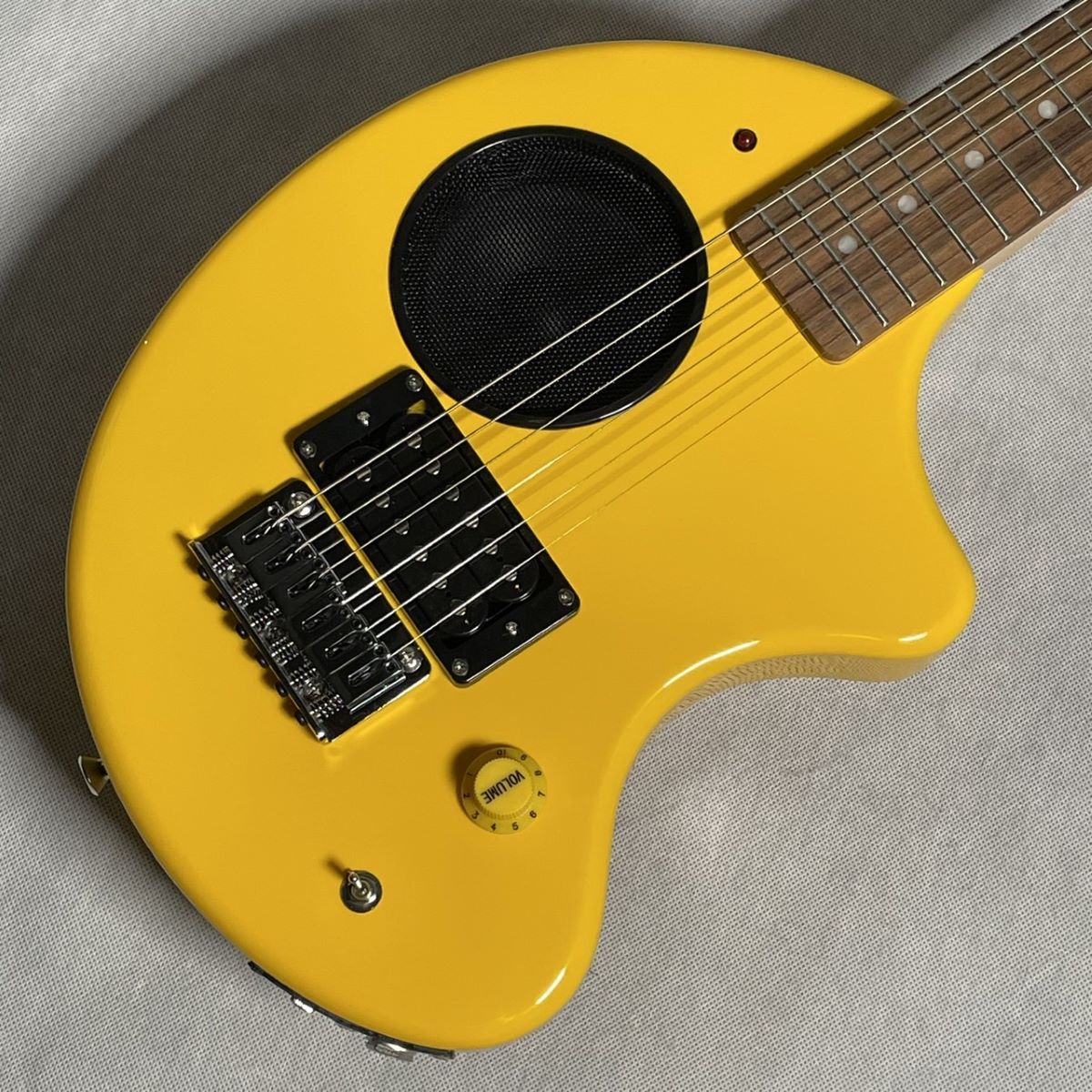 FERNANDES ZO-3 YELLOW スピーカー内蔵ミニエレキギター（新品/送料