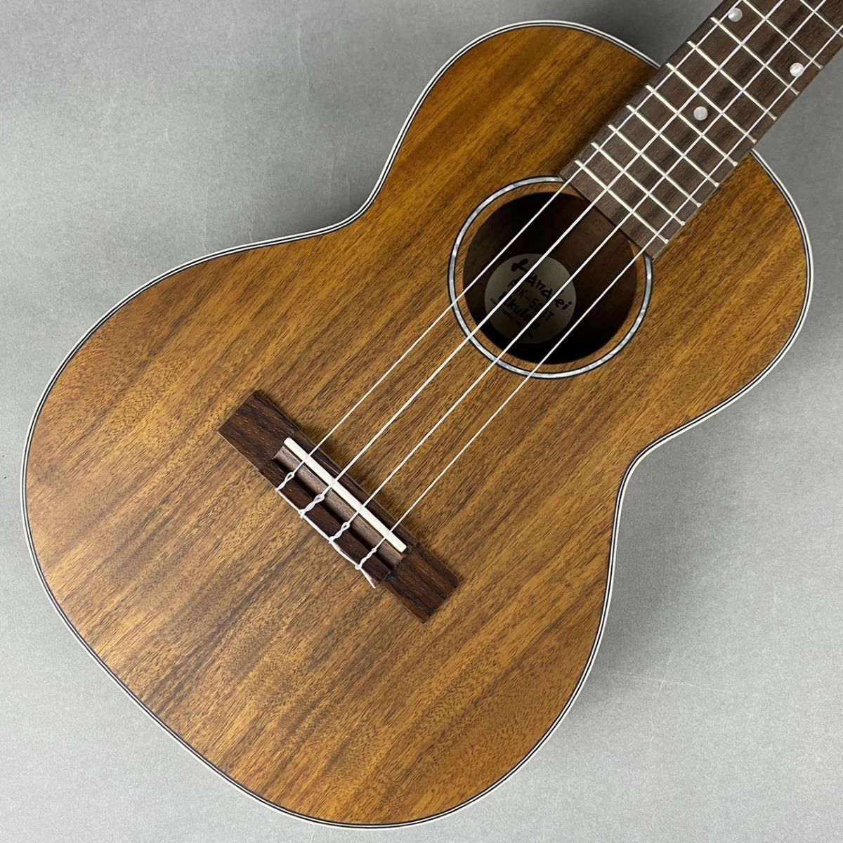 Tom Ukulele】南米産アカシアコア材のコンサートウクレレ【職人調整品 