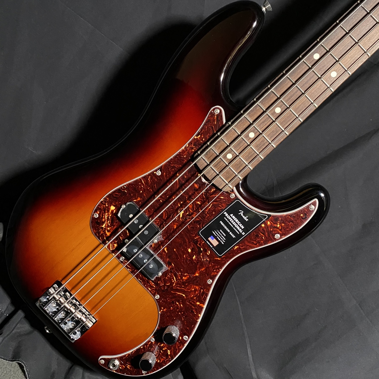 送料込み Fender USA PB / JB Bass用 ハードケースベース - ベース