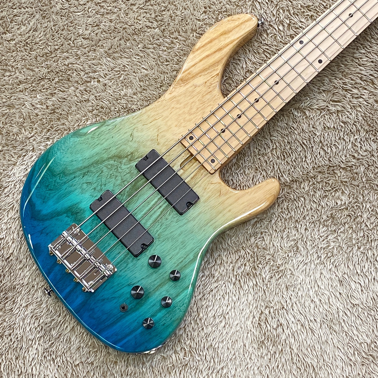 Bacchus handmade guitars 5弦ベース レア おもちゃ・ホビー・グッズ