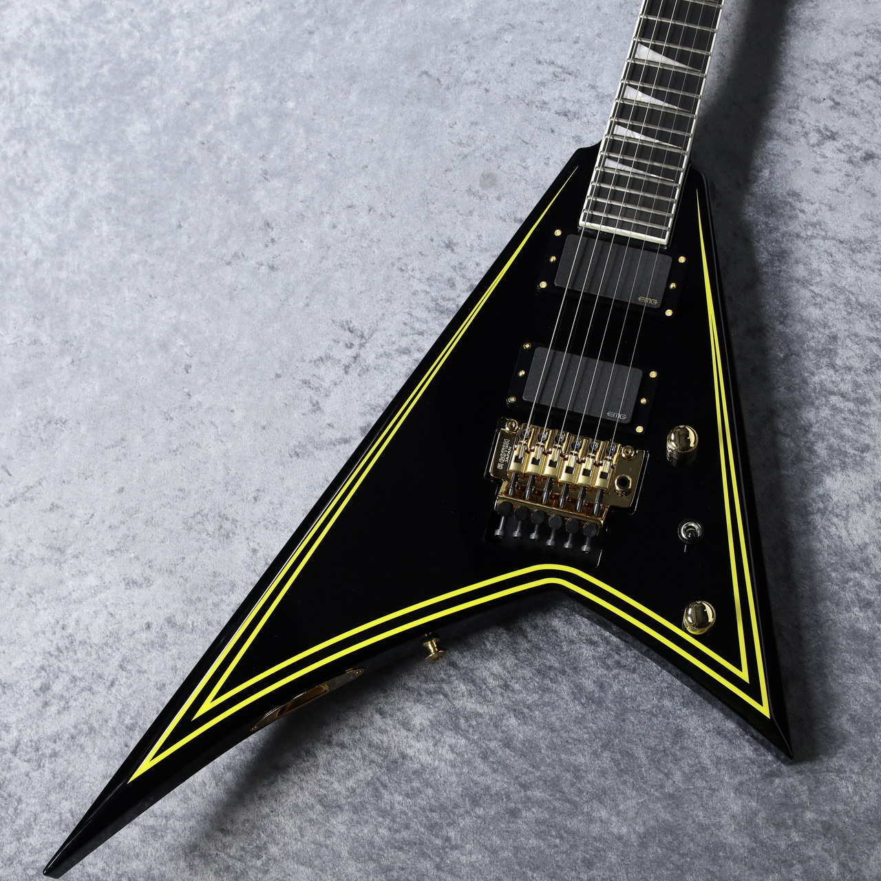 Jackson MJ SERIES RHOADS RR24MG 「Black with Yellow Pinstripes