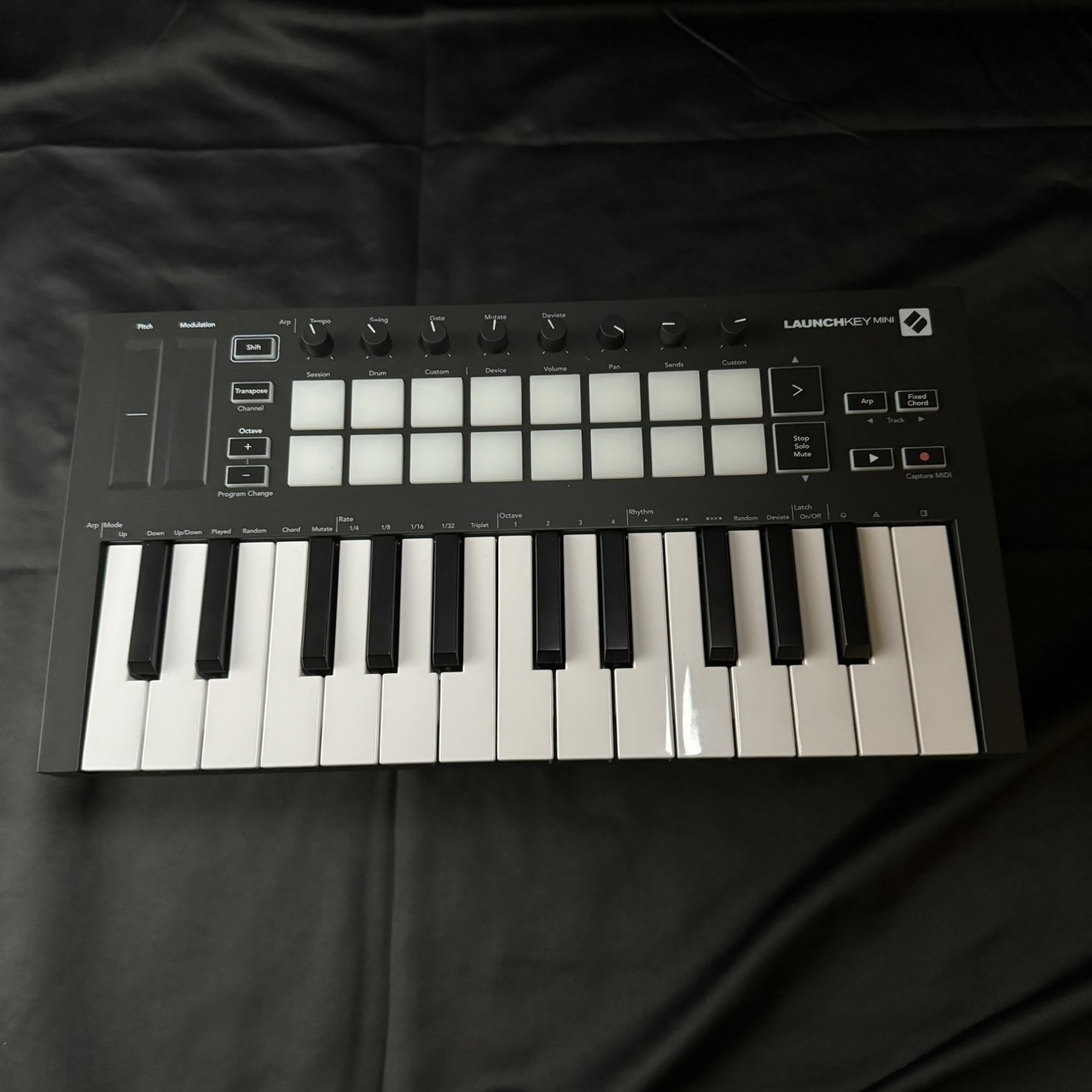 掘り出し物に出会える NOVATION Launchkey Mini MK3 MIDI