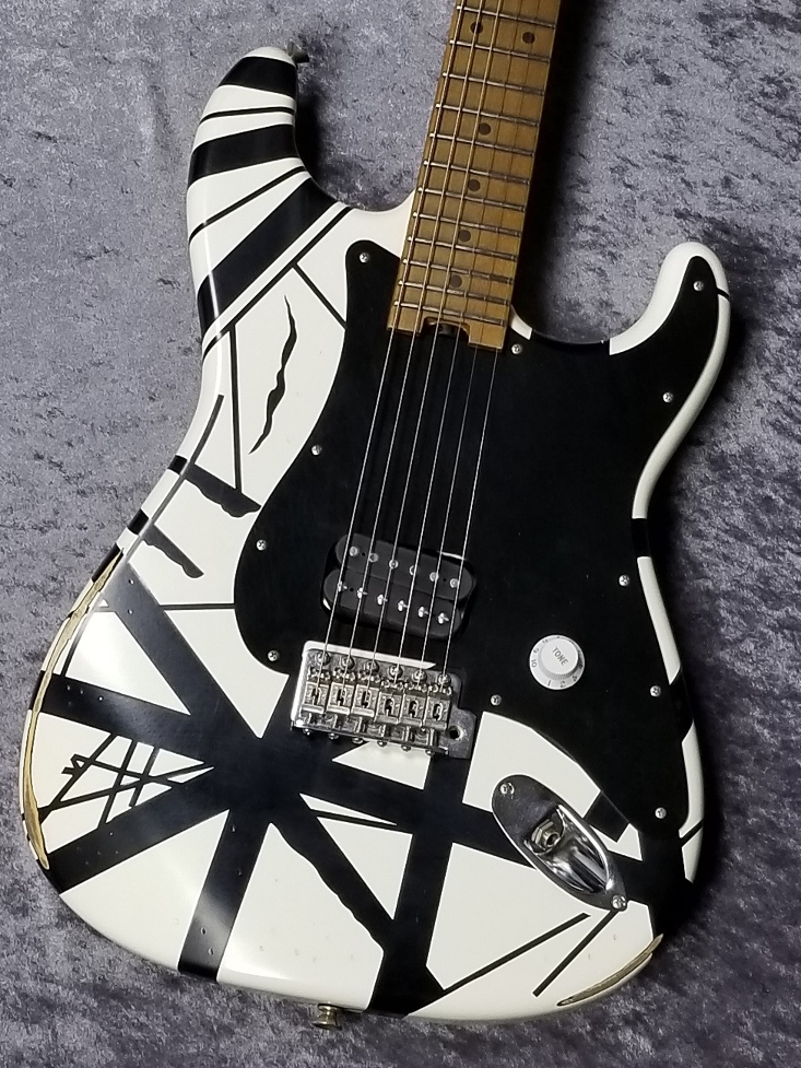 EVH STRIPED SERIES '78 ERUPTION -White with Black Stripes Relic