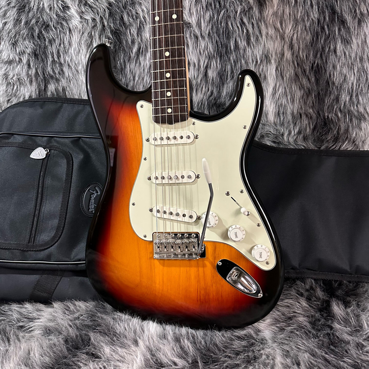 Fender Made in Japan Heritage 60s Stratocaster RW 3-Color Sunburst-