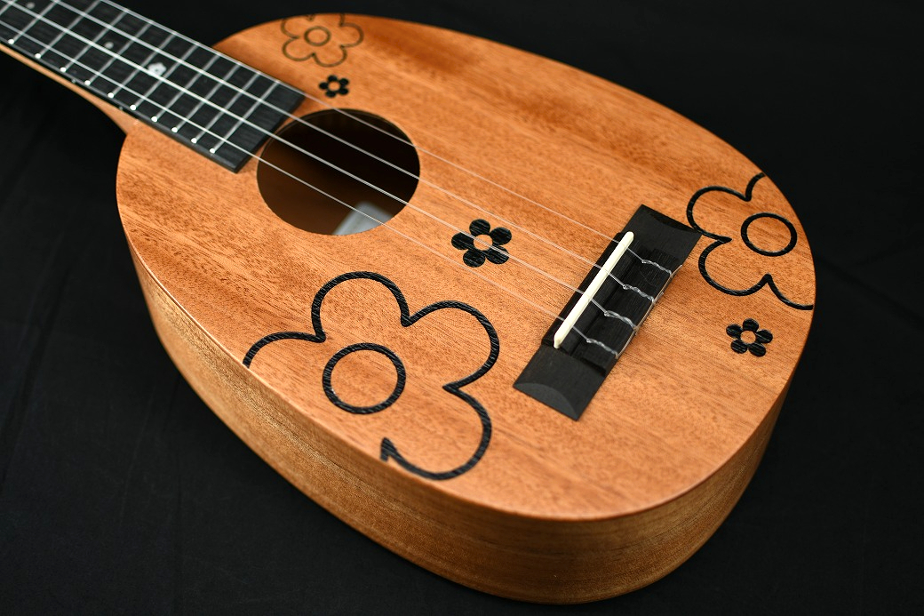 Uma Ukulele UKFL-03SCP Concert Pine（新品）【楽器検索デジマート】