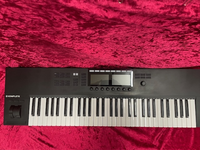 NATIVE INSTRUMENTS KOMPLETE KONTROL S61 Mk2（中古/送料無料）【楽器