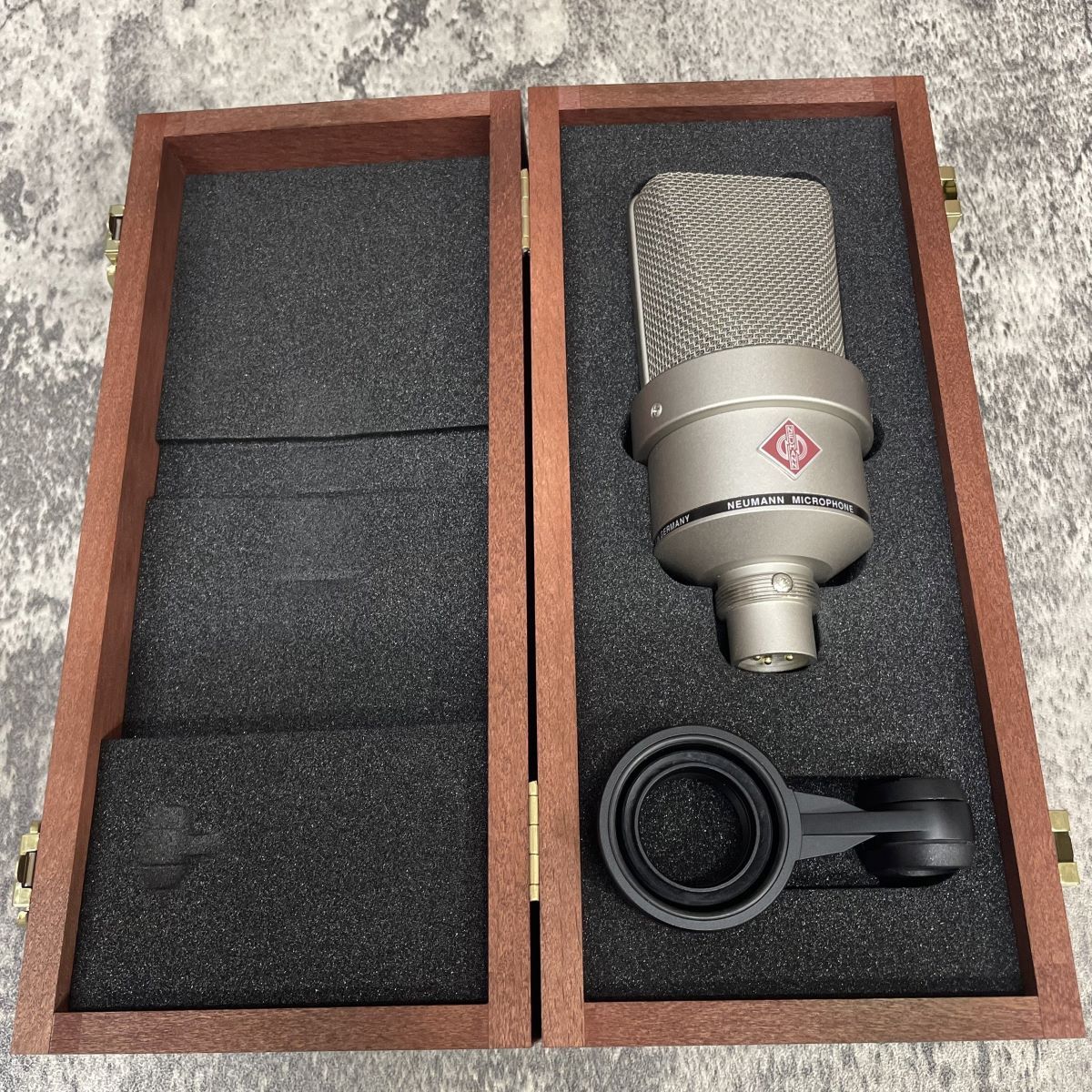 NEUMANN 【ブラックフライデー】TLM 103コンデンサーマイク【ケース内