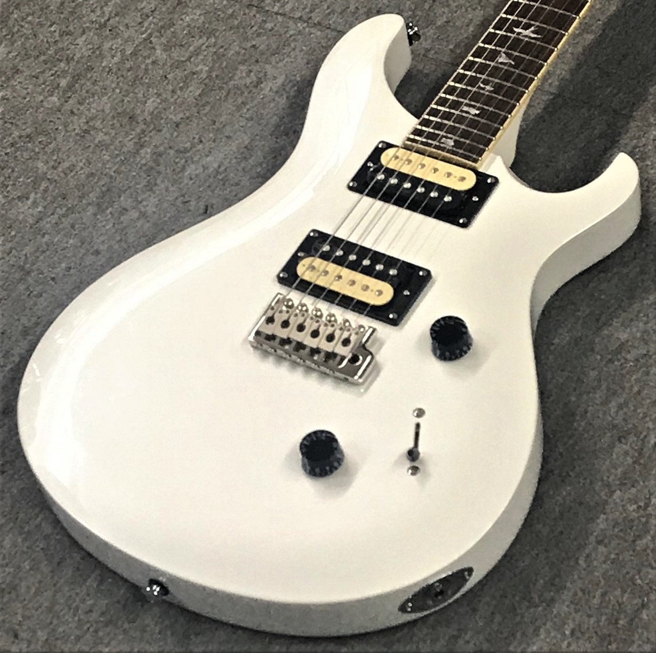 希少な白!】PRS SE CUSTOM 24 希少な白!】PRS SE CUSTOM 24