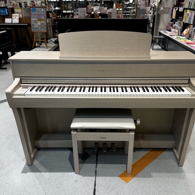 YAMAHA CLP-675DW - 鍵盤楽器