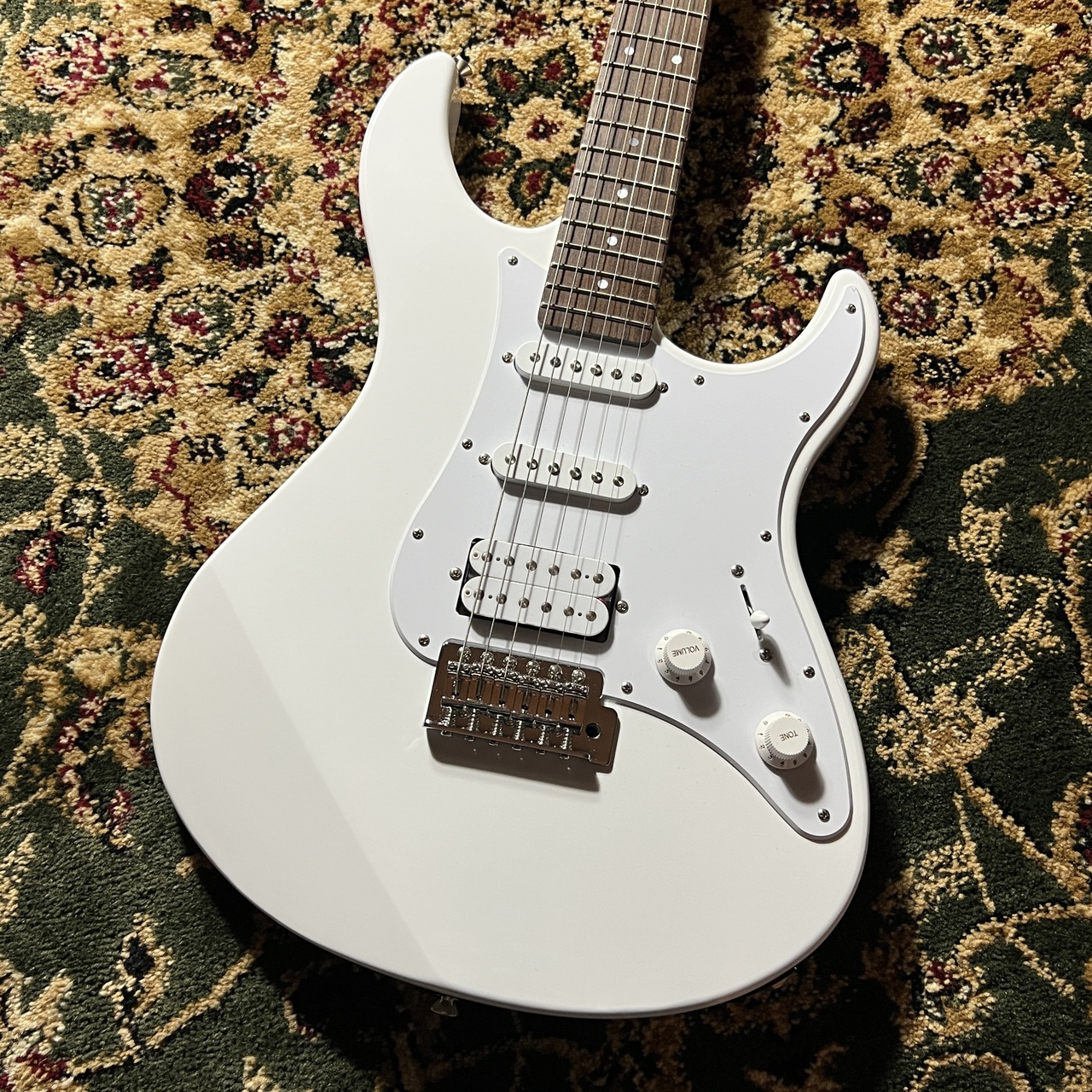 最終値下げ！]YAMAHA PACIFICA 012 黒-