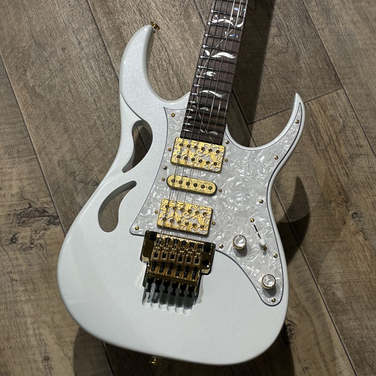 Ibanez Paradise in Art Steve Vai signature PIA3761 / Stallion