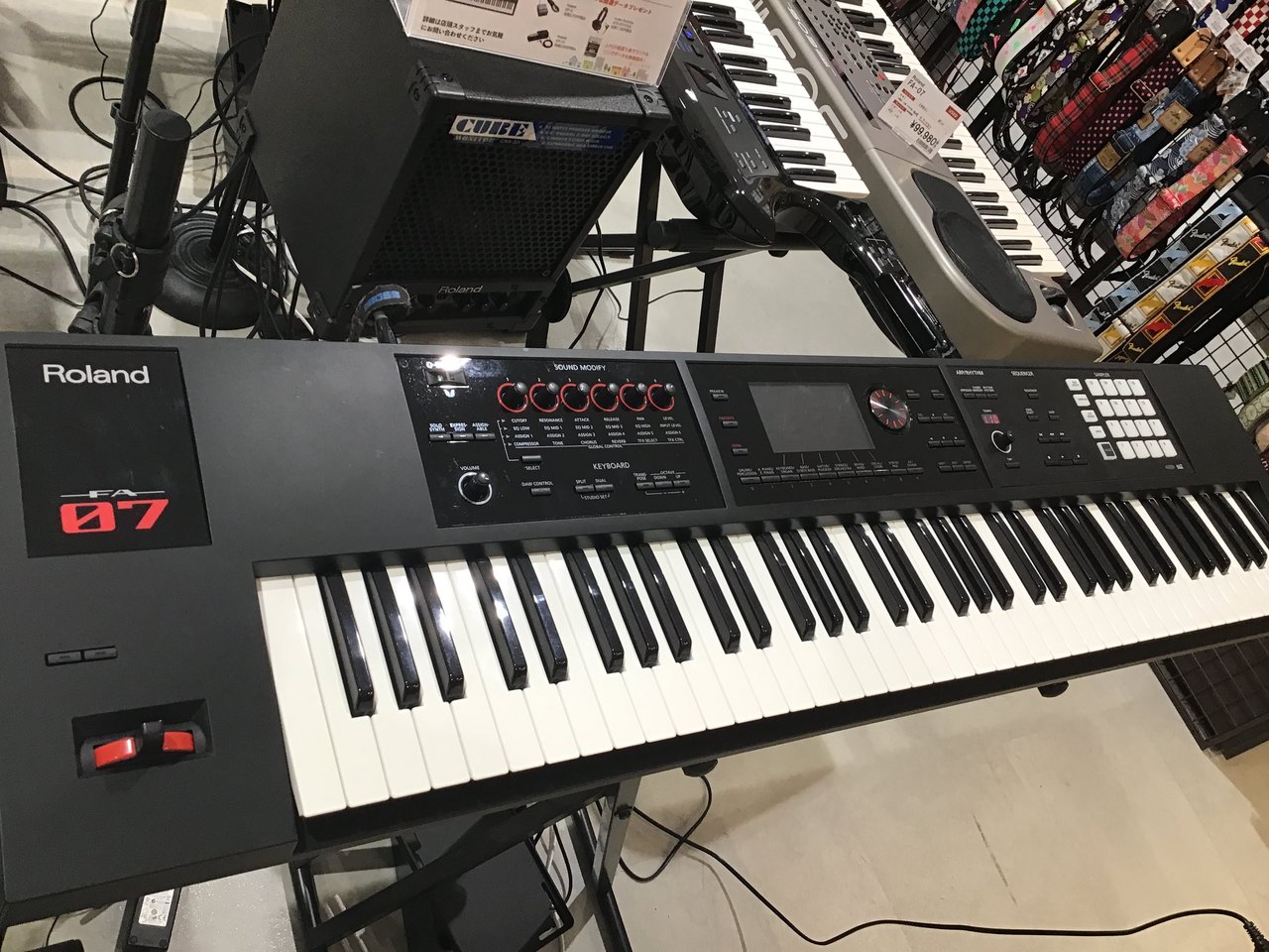 Roland FA-07(中古)【楽器検索デジマート】